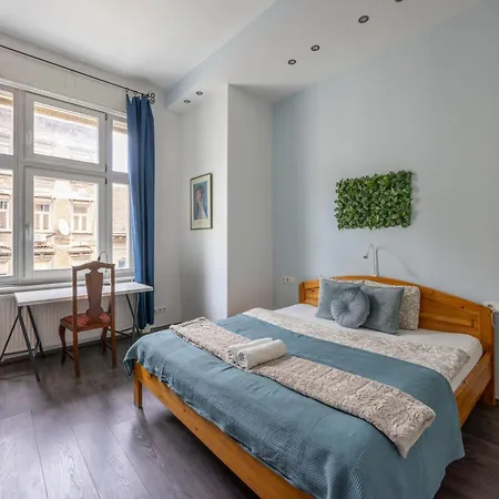 Apartment Explore From A Cozy & Sweet Retreat Budapest