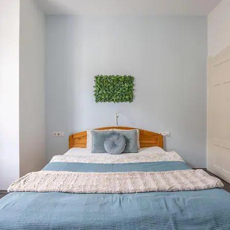 Explore From A Cozy & Sweet Retreat Budapest