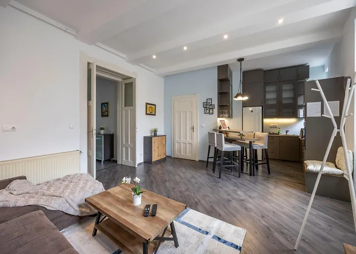 Explore From A Cozy & Sweet Retreat * Budapest