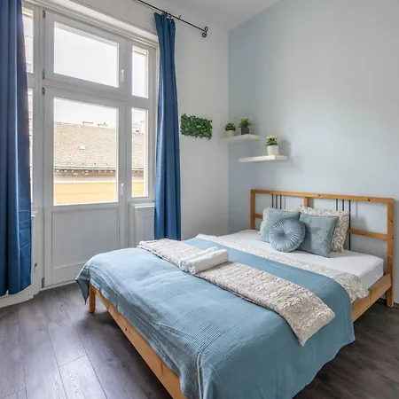 Explore From A Cozy & Sweet Retreat Apartamento Budapest