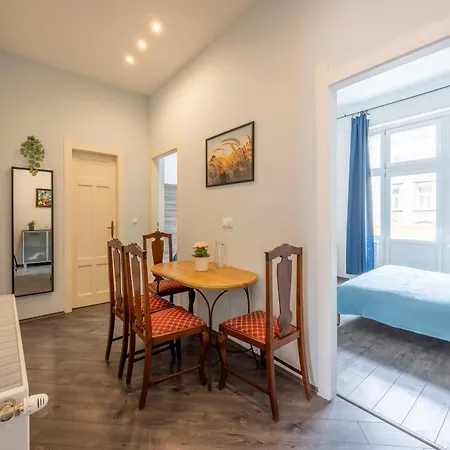 Explore From A Cozy & Sweet Retreat Apartamento Budapest